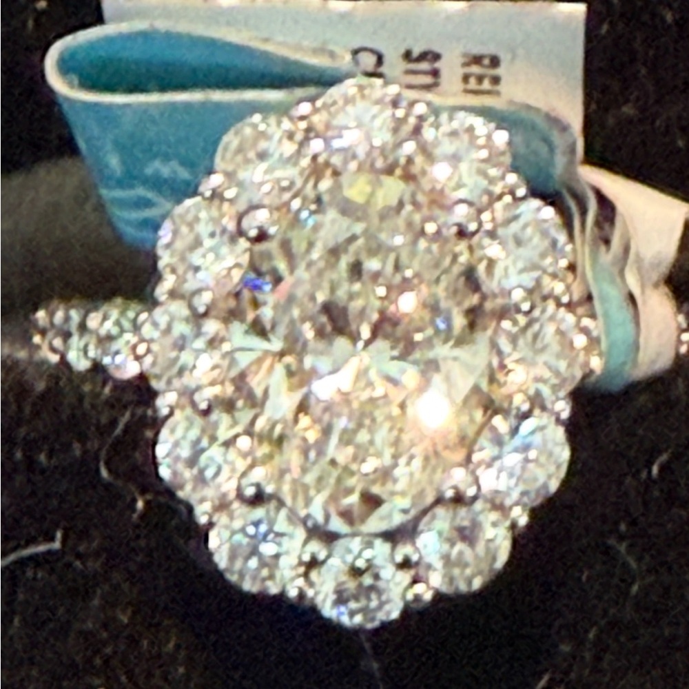 Elegant 14Kt gold lab diamond.
Please ask questions, no returns accepted.
Size 7